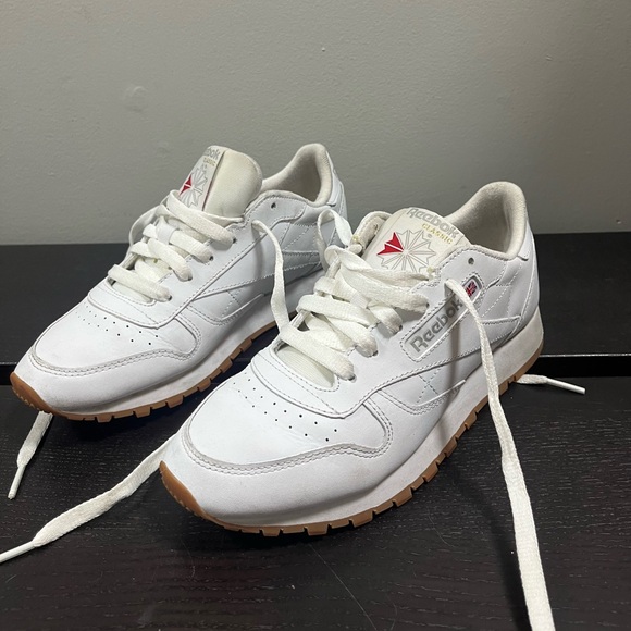 Reebok White Leather Sneakers with Gum Sole 6.5 - Picture 2 of 6